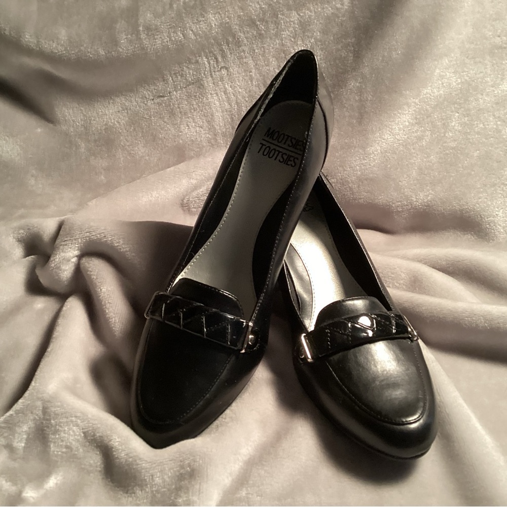 Women’s black pumps.  Size 9. NWOT